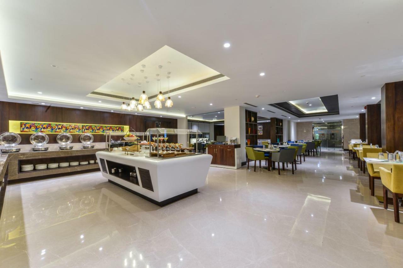 Lemon Tree Hotel Jammu Buitenkant foto